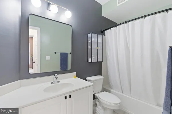 $435,000 | 5990 Founders Hill Court, Unit 202, Alexandria, VA 22310