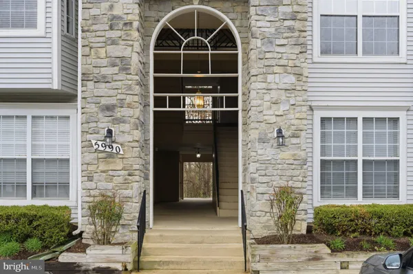 $435,000 | 5990 Founders Hill Court, Unit 202, Alexandria, VA 22310