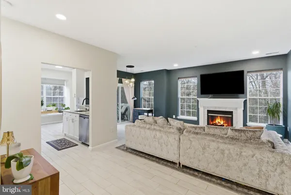 $435,000 | 5990 Founders Hill Court, Unit 202, Alexandria, VA 22310