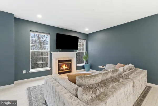 $435,000 | 5990 Founders Hill Court, Unit 202, Alexandria, VA 22310