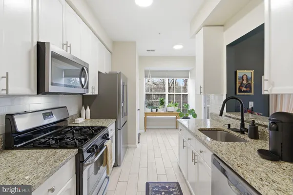 $435,000 | 5990 Founders Hill Court, Unit 202, Alexandria, VA 22310