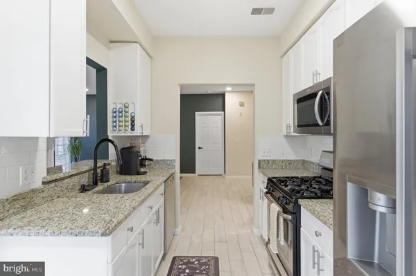 $435,000 | 5990 Founders Hill Court, Unit 202, Alexandria, VA 22310