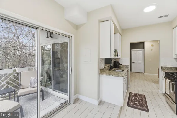 $435,000 | 5990 Founders Hill Court, Unit 202, Alexandria, VA 22310