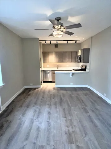 $1,495 | 432 West Belmont Avenue, Unit 205, Chicago, IL 60657