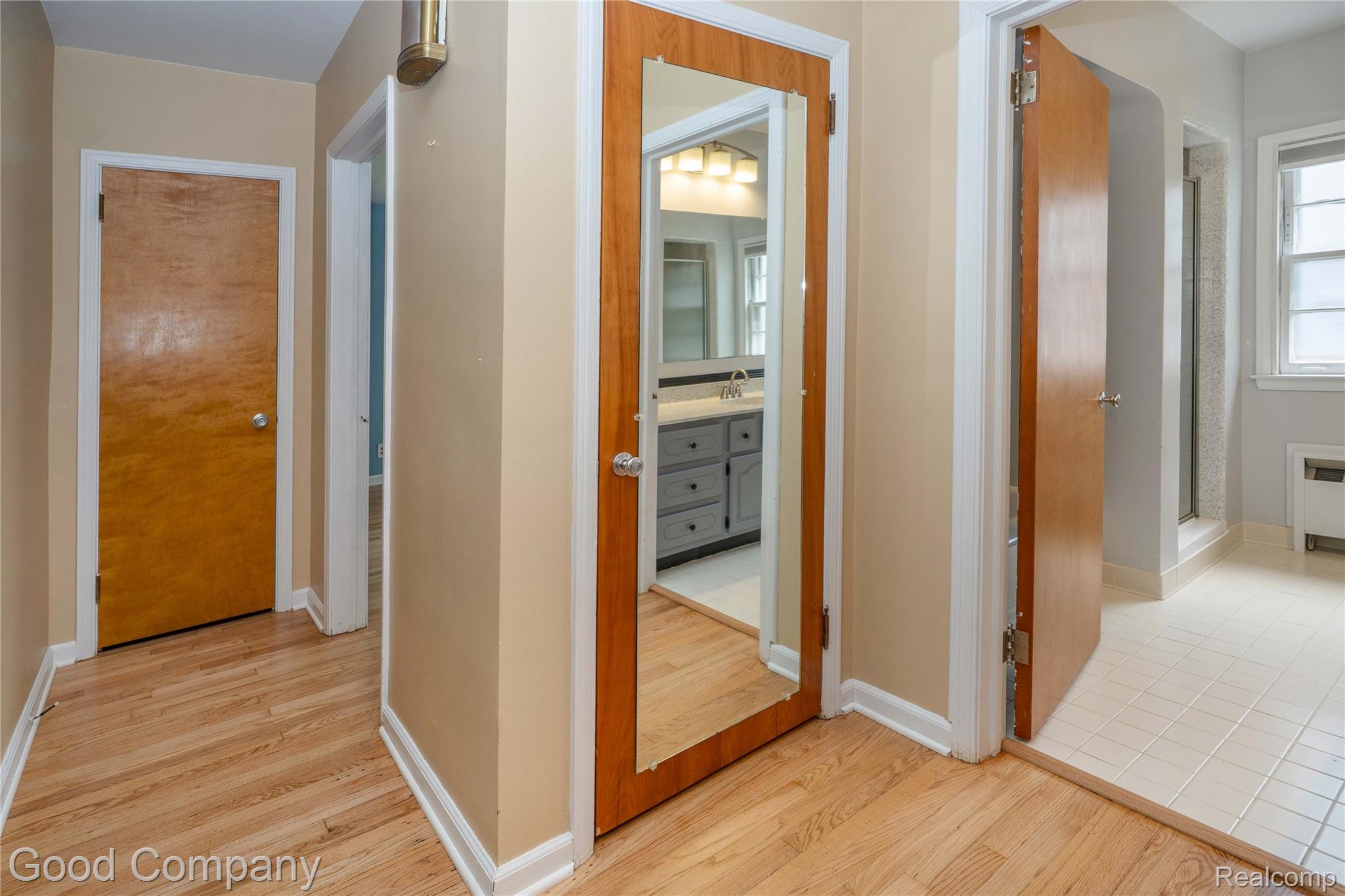 312 Dover Road Waterford, MI 48328 - Photo 13 of 24 Hallway02.jpg