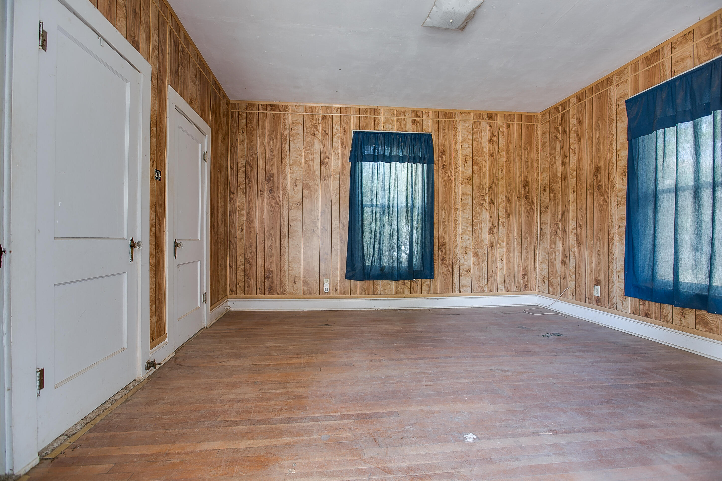 601 North 10th Street Ballinger, TX 76821 - Photo 26 of 29 Detached Garage/Guest Apartment