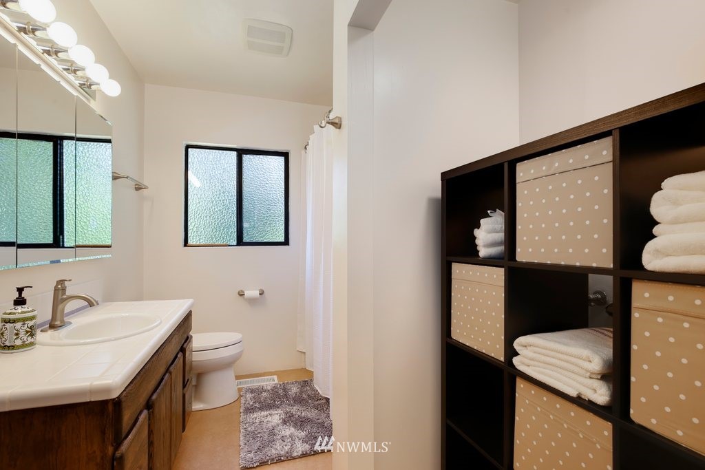 2923 Northeast 5th Place Renton, WA 98056 - Photo 13 of 20