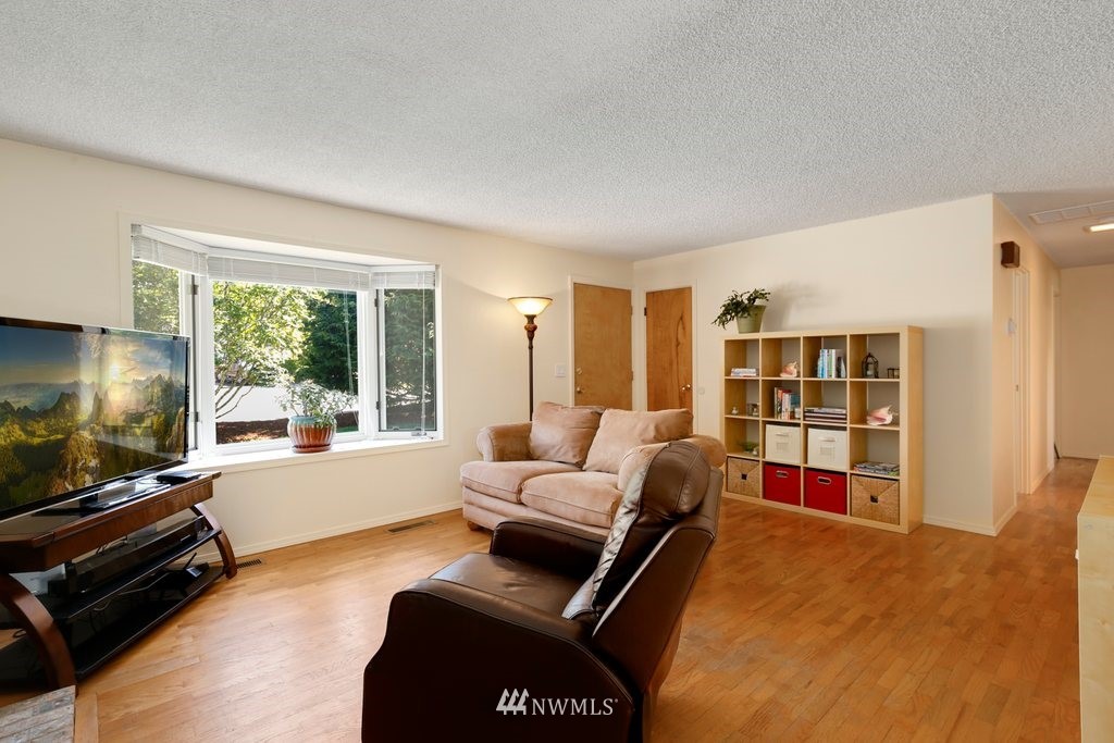 2923 Northeast 5th Place Renton, WA 98056 - Photo 3 of 20