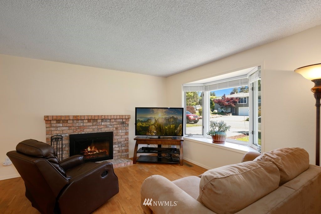 2923 Northeast 5th Place Renton, WA 98056 - Photo 4 of 20