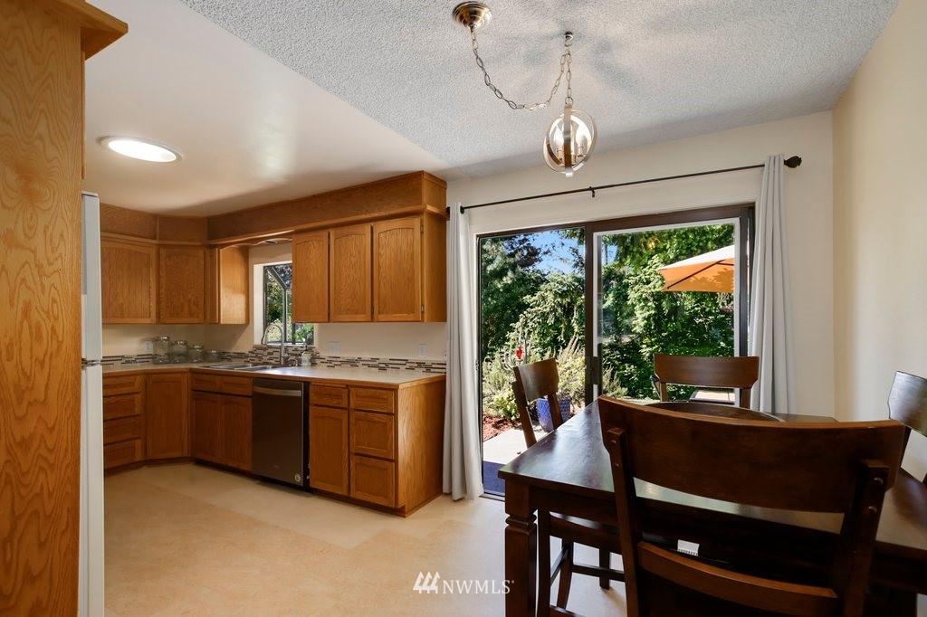 2923 Northeast 5th Place Renton, WA 98056 - Photo 6 of 20