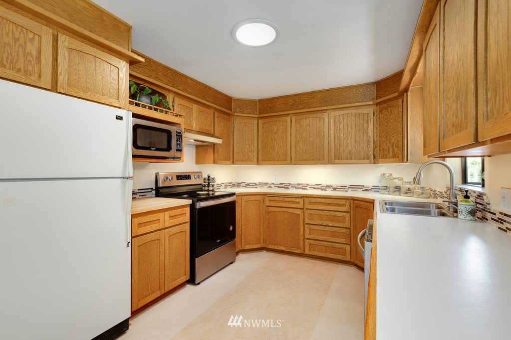 2923 Northeast 5th Place Renton, WA 98056 - Photo 8 of 20
