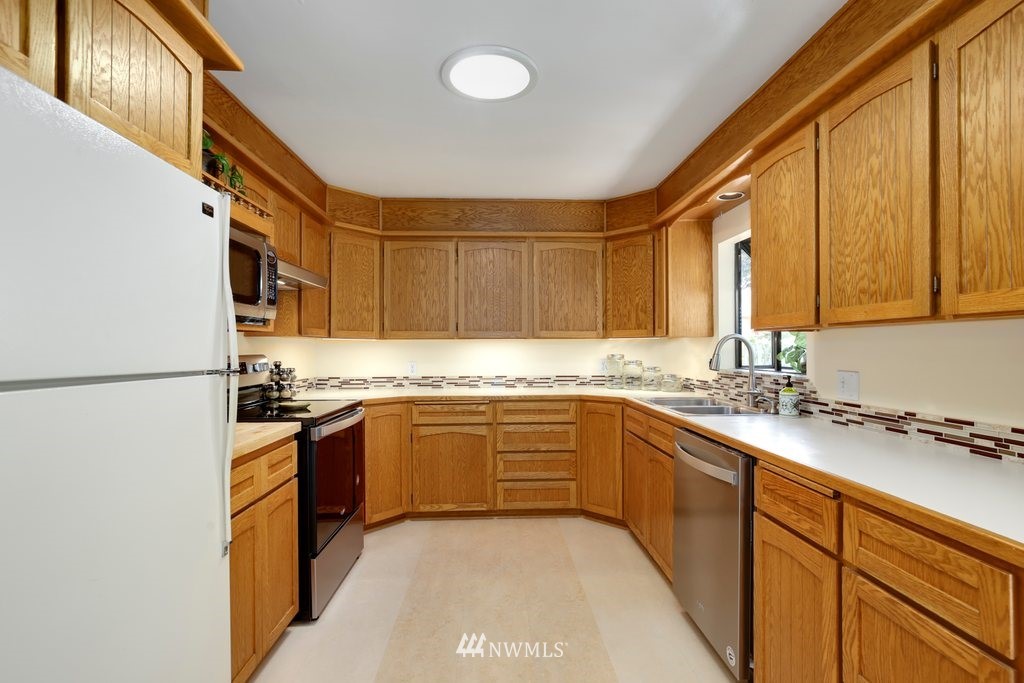 2923 Northeast 5th Place Renton, WA 98056 - Photo 9 of 20