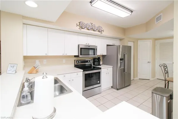 $3,510 | 5025 Cedar Springs Drive, Unit 102, Naples, FL 34110