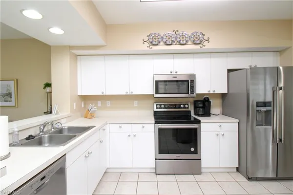 $3,510 | 5025 Cedar Springs Drive, Unit 102, Naples, FL 34110