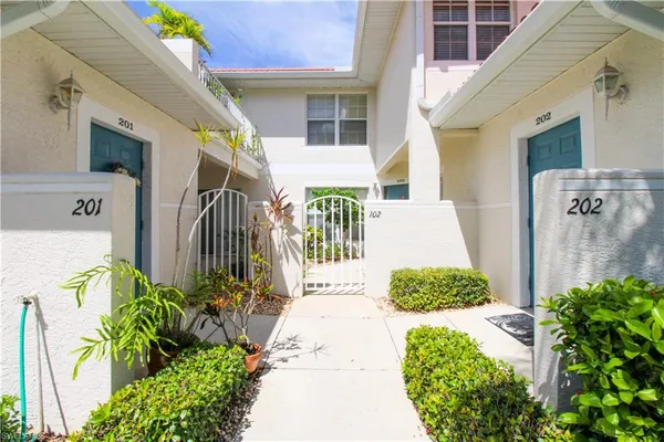 $3,510 | 5025 Cedar Springs Drive, Unit 102, Naples, FL 34110