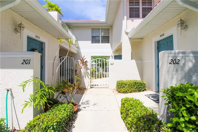 $3,510 | 5025 Cedar Springs Drive, Unit 102, Naples, FL 34110