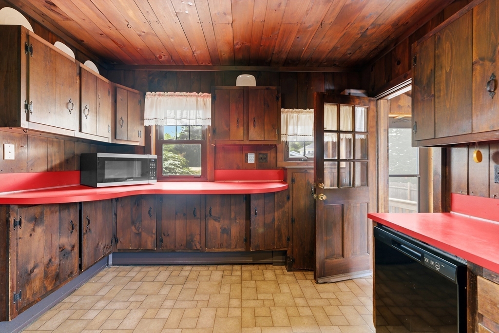 73 Chestnut Street Fairhaven, MA 02719 - Photo 13 of 42