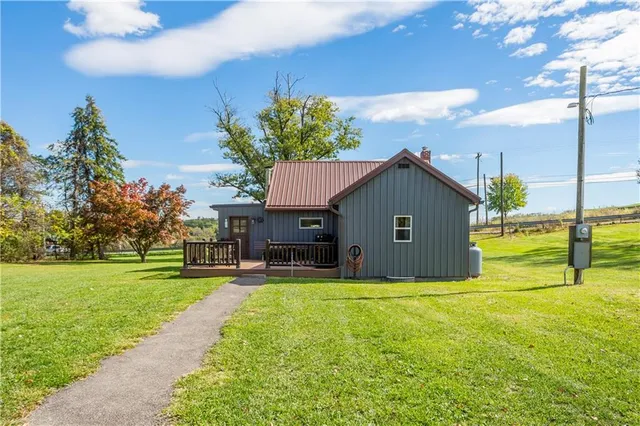a view of a house with a yard
