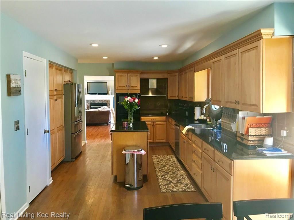 825 Augusta Drive Rochester Hills, MI 48309 - Photo 14 of 28