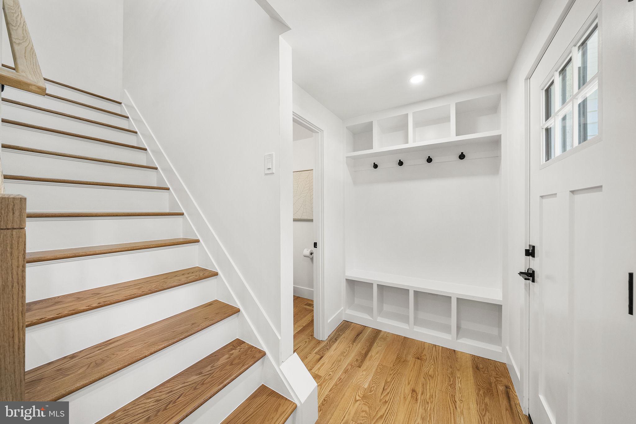 2851 Edgelea Road Vienna, VA 22181 - Photo 6 of 69