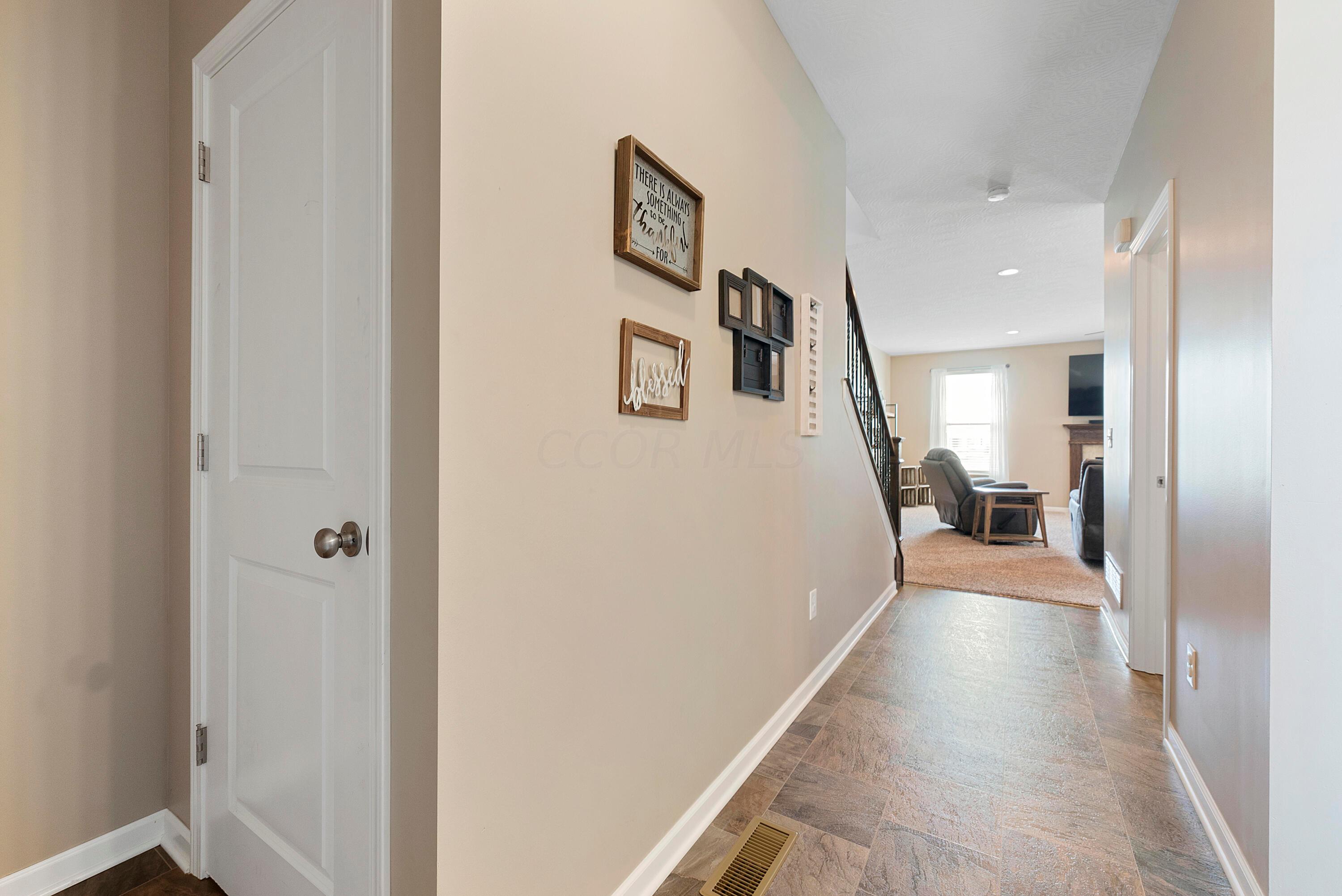 191 Rosewood Loop Southwest Commercial Point, OH 43116 - Photo 6 of 52 DSC04309