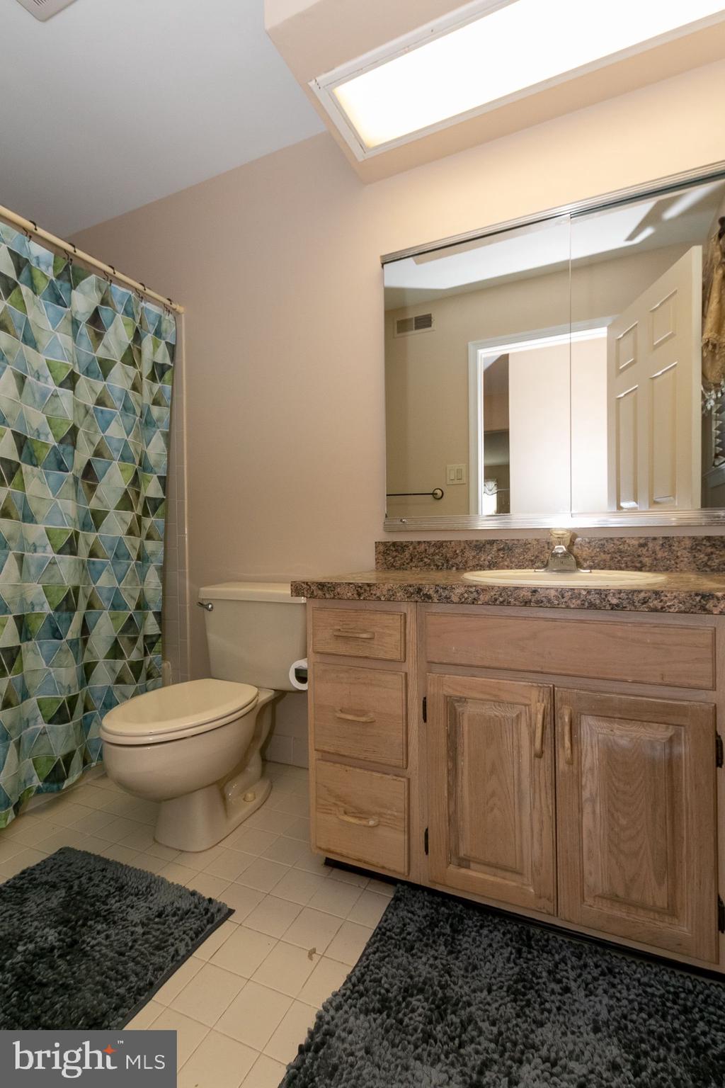 19 Pavilion Road Voorhees, NJ 08043 - Photo 29 of 36 Upstairs full bathroom