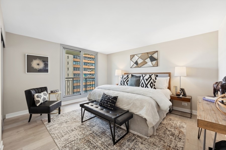 6007 North Sheridan Road, Unit 7J Chicago, IL 60660 - Photo 16 of 25 a bedroom with a bed and a window