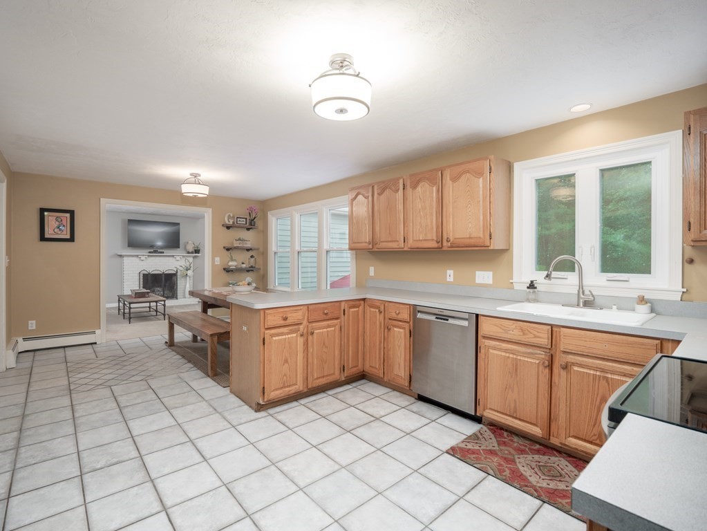 24 Stoneybrook Road Grafton, MA 01536 - Photo 4 of 42