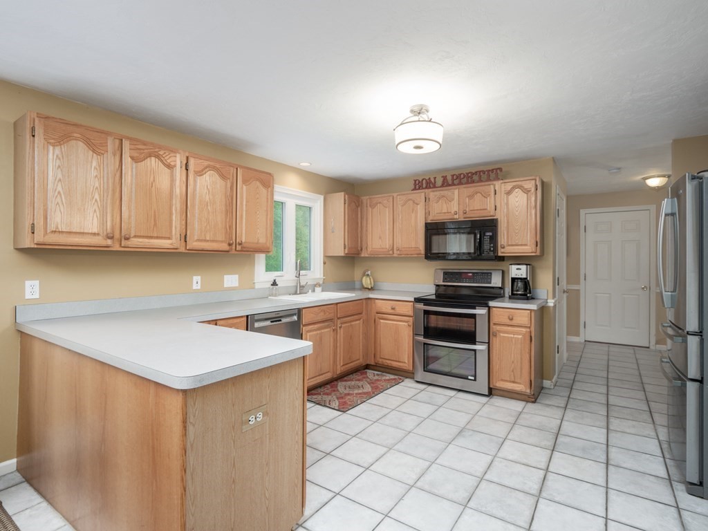 24 Stoneybrook Road Grafton, MA 01536 - Photo 5 of 42