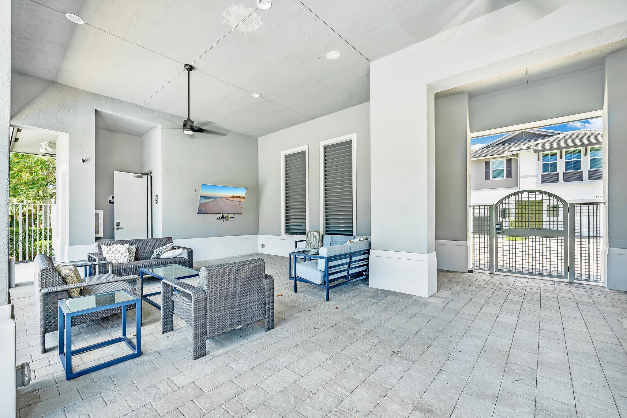 4821 Pointe Midtown Road Palm Beach Gardens, FL 33418 - Photo 59 of 62 a living room with furniture