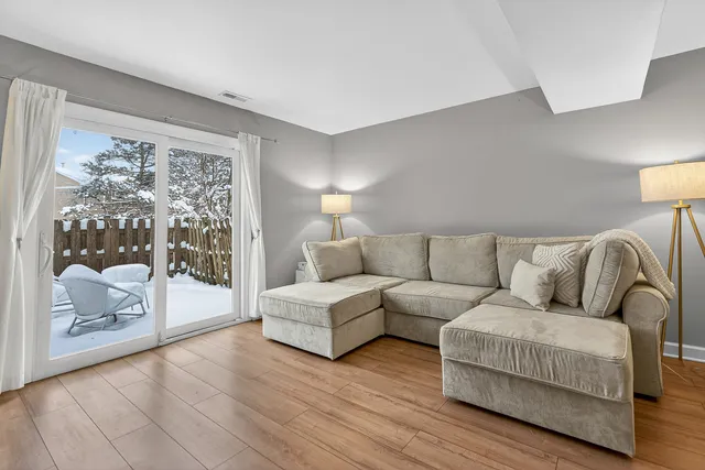 $2,600 | 1391 Sherwood Court, Gurnee, IL 60031