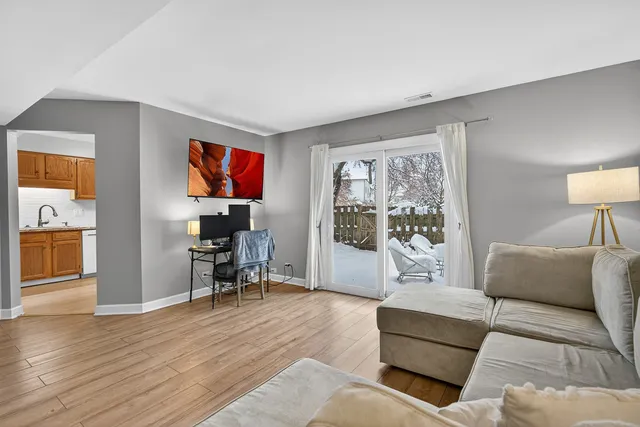 $2,600 | 1391 Sherwood Court, Gurnee, IL 60031