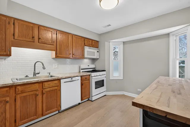 $2,600 | 1391 Sherwood Court, Gurnee, IL 60031