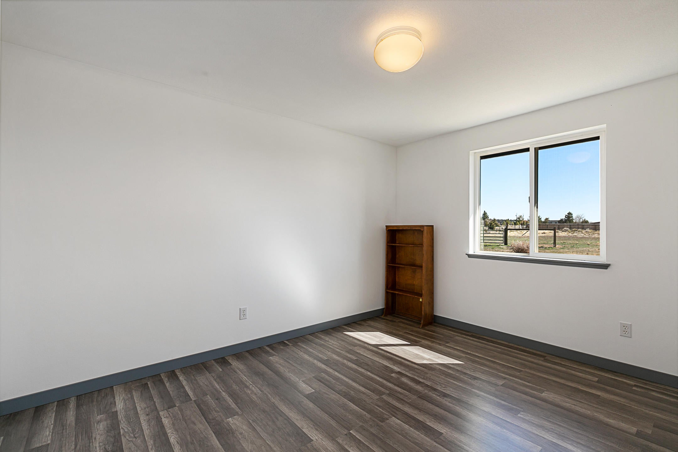 65158 Hunnell Road Bend, OR 97703 - Photo 9 of 31 Bedroom 2