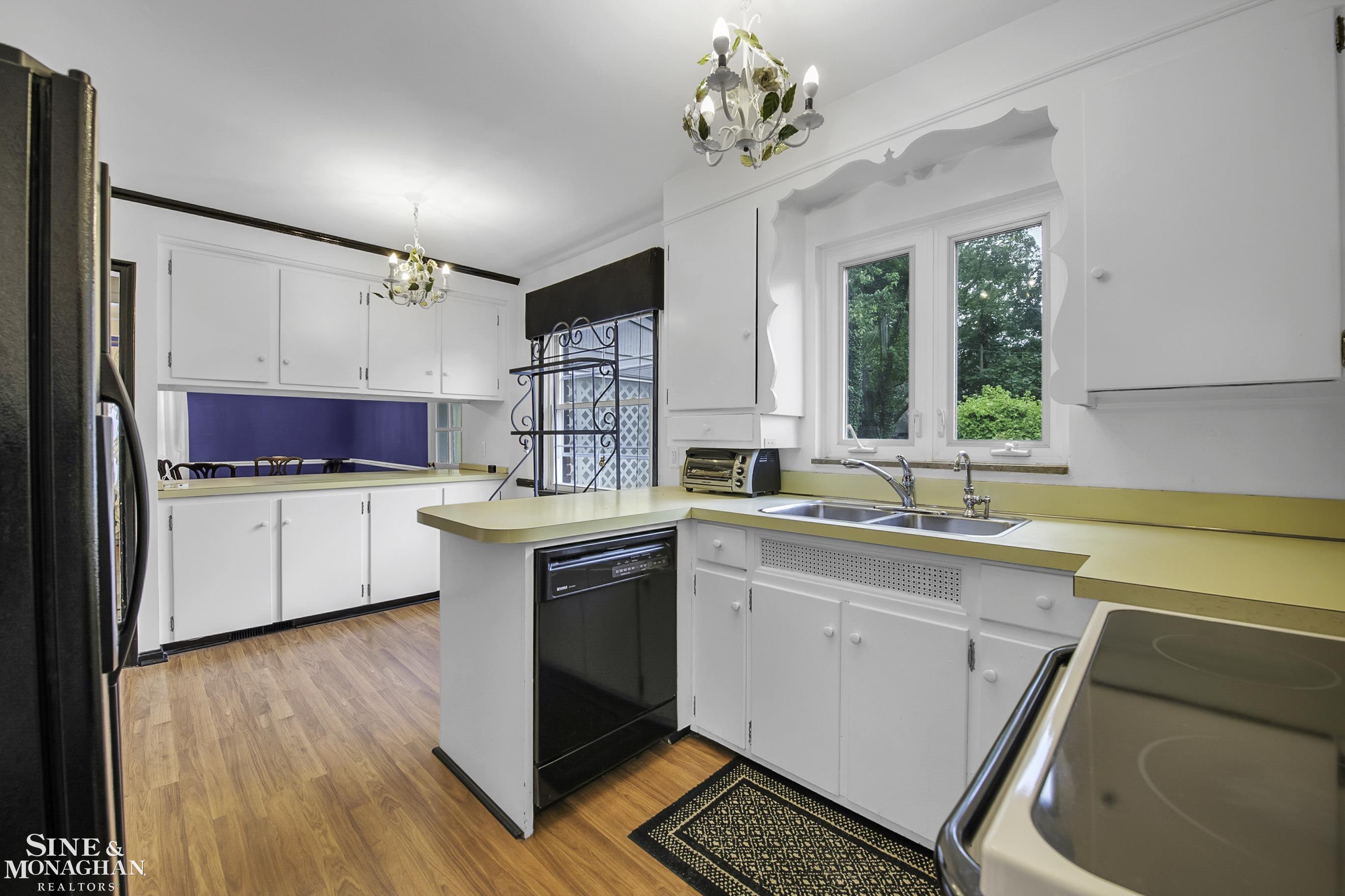 821 Lincoln Road Grosse Pointe, MI 48230 - Photo 8 of 32