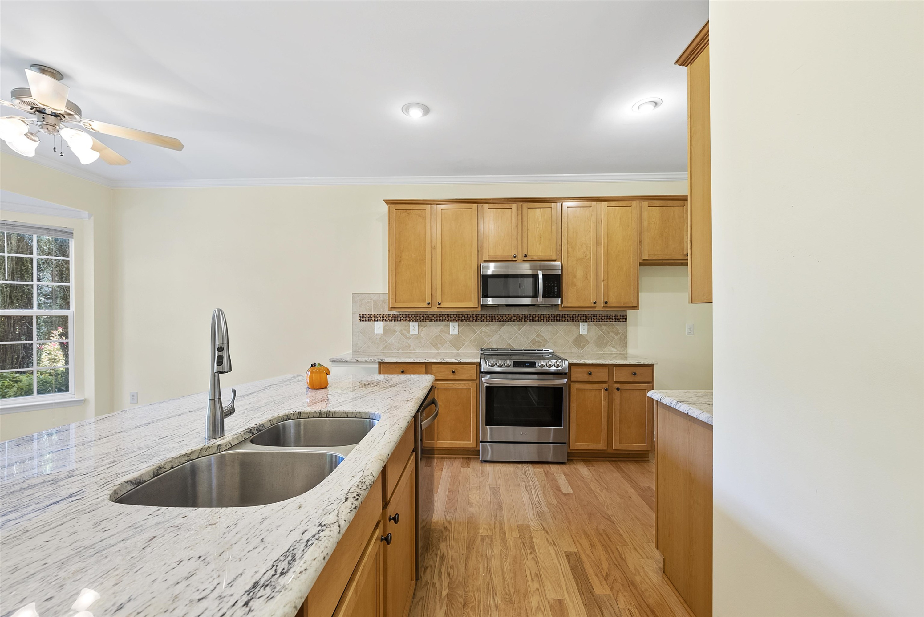 8408 Tie Stone Way Raleigh, NC 27613 - Photo 15 of 33 Kitchen