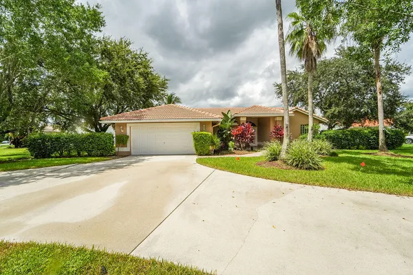 $699,000 | 10884 Paso Fino Drive, Wellington, FL 33449