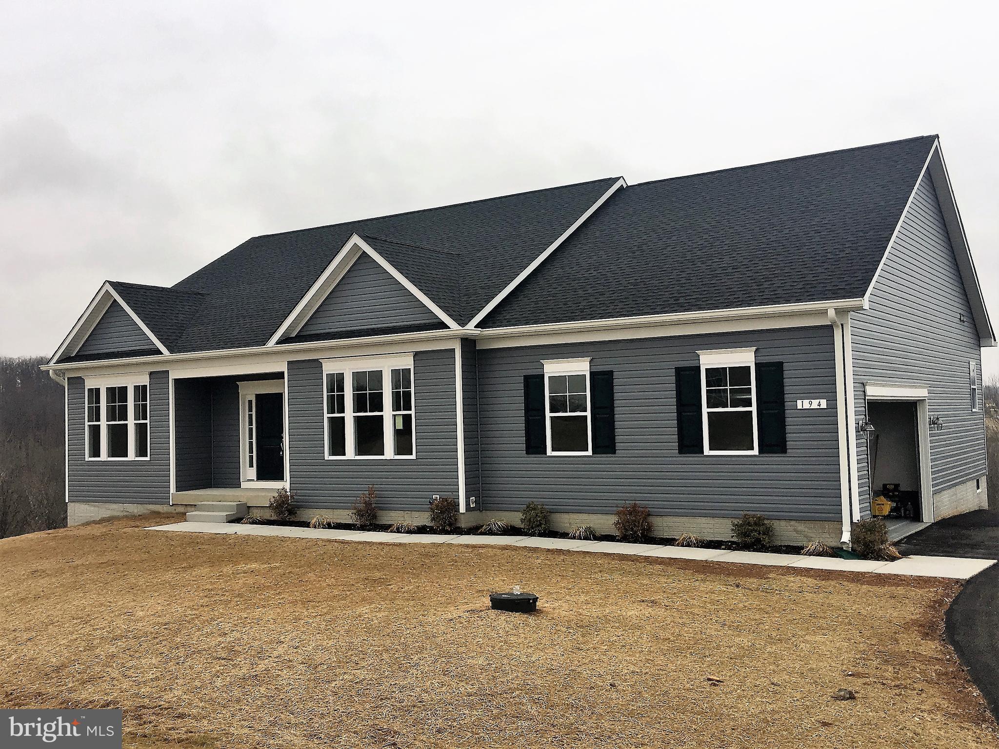194 Rochester Drive Westminster, MD 21157 - Photo 2 of 5 Exterior (Front)
