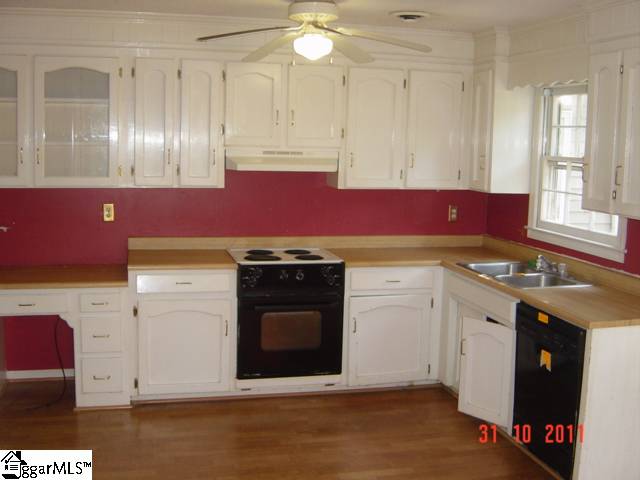 108 Crown Point Court Greer, SC 29650 - Photo 6 of 22 Gallery Image 6