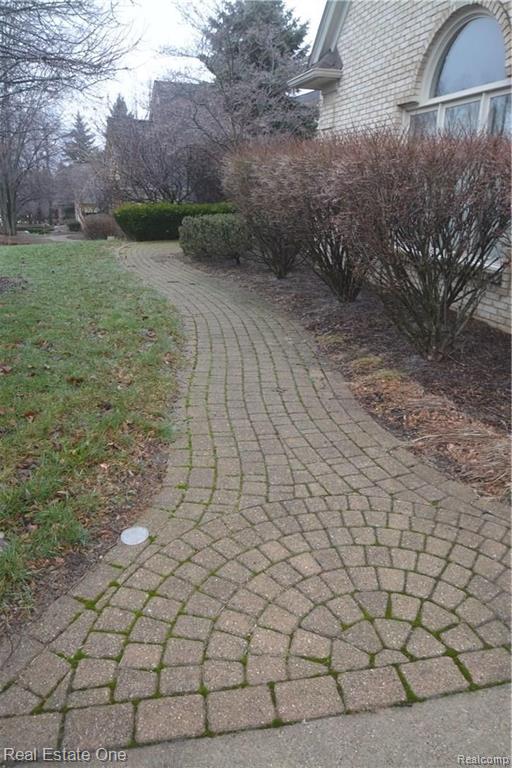 2019 Mapleridge Road Rochester Hills, MI 48309 - Photo 7 of 19