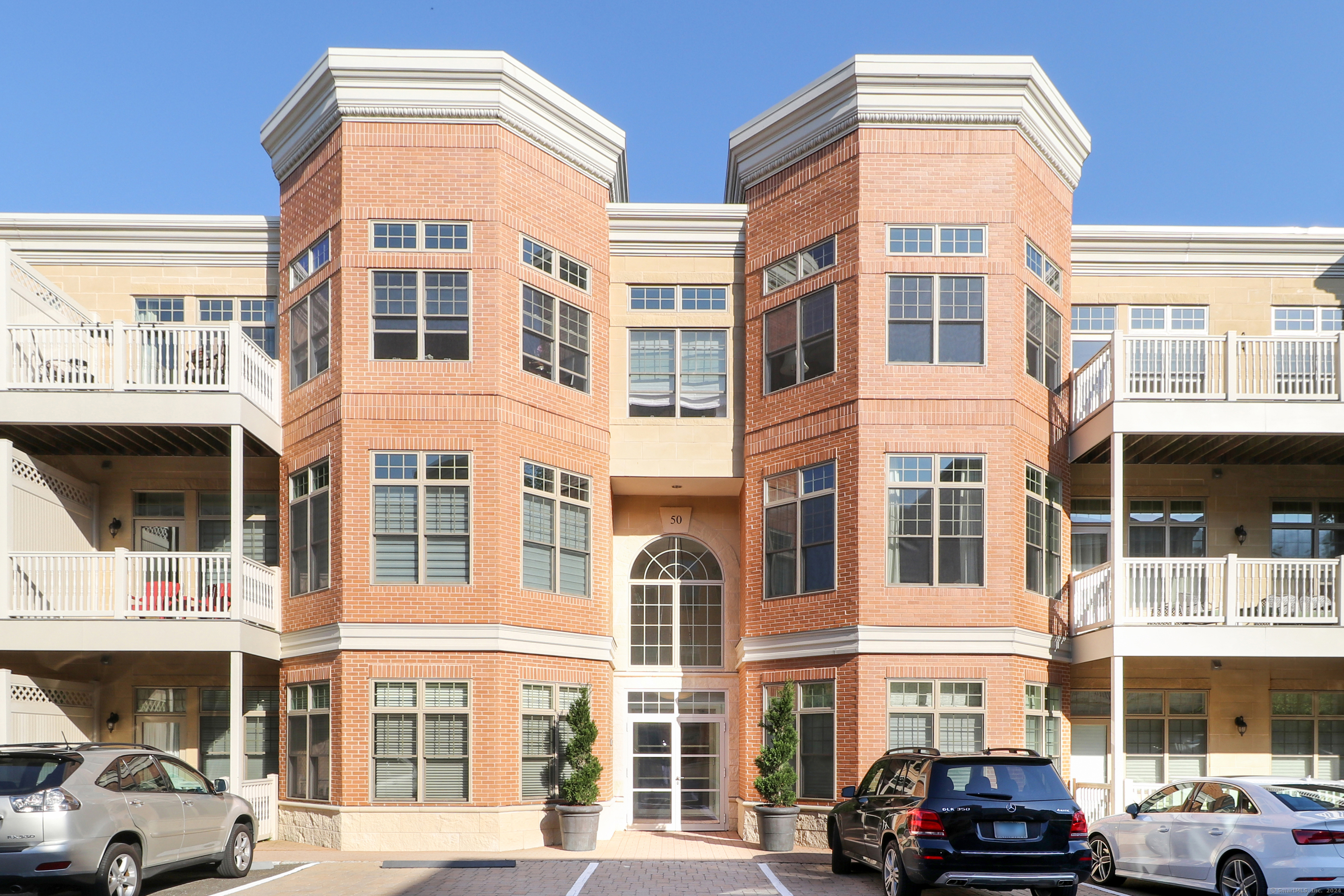 a couple of cars parked in front of a building