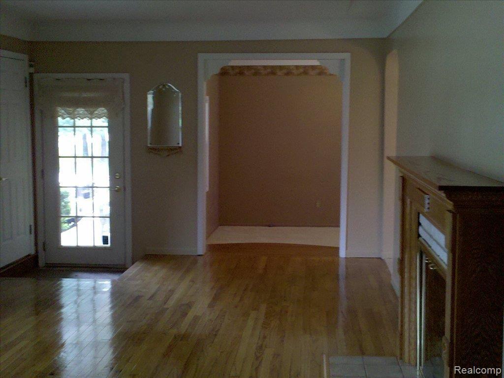 8474 Clinton River Road Sterling Heights, MI 48314 - Photo 3 of 24 2010-08-13 11.00.32