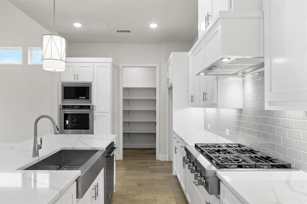 3208 Andesite Road McKinney, TX 75071 - Photo 12 of 38 The Burkhart B Kitchen