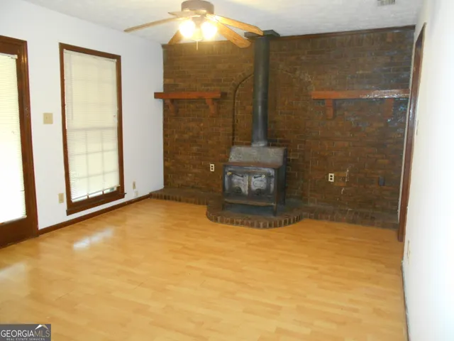 a view of empty room with windows