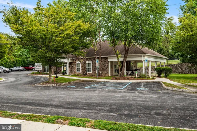 $297,500 | 113 Creekside Drive, Unit 3, Brookhaven, PA 19015