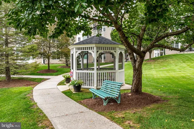 $297,500 | 113 Creekside Drive, Unit 3, Brookhaven, PA 19015