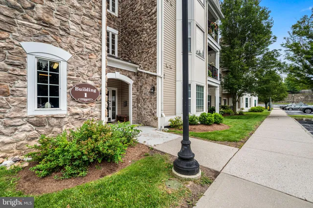 $297,500 | 113 Creekside Drive, Unit 3, Brookhaven, PA 19015
