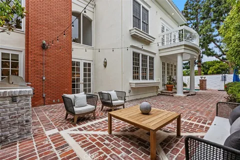 $4,300,000 | 2 Belcourt Drive, Newport Beach, CA 92660