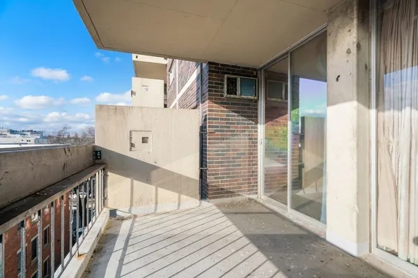 $615,000 | 872 Massachusetts Avenue, Unit 304, Cambridge, MA 02139