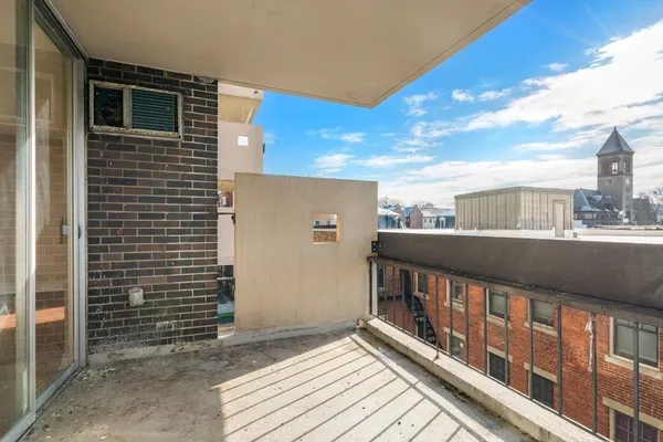 $615,000 | 872 Massachusetts Avenue, Unit 304, Cambridge, MA 02139